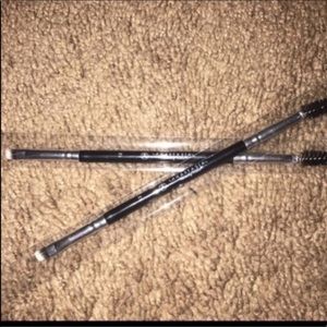 1 Anastasia Beverly Hill duo brushes #12